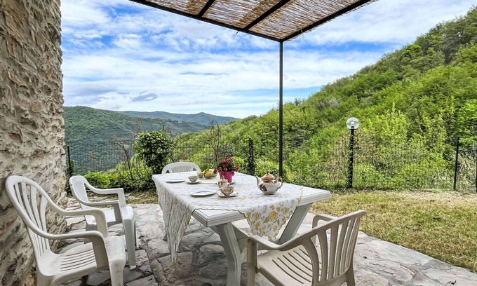 Valloria Apartment | Nice apartment for 4 guests with pool, WIFI, patio, pets allowed and panoramic view