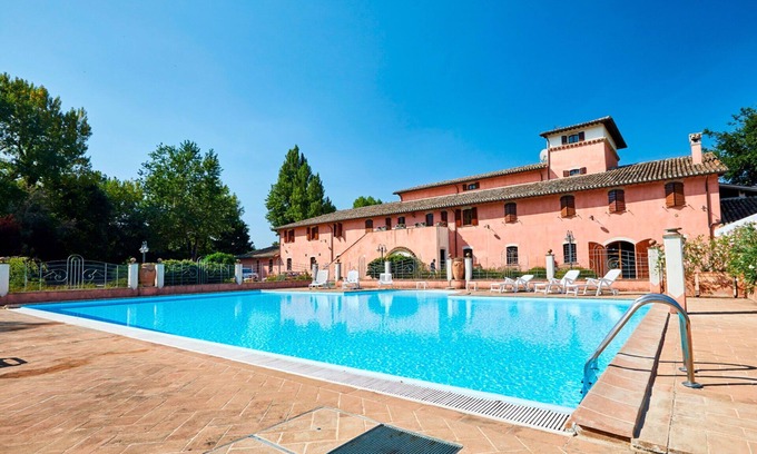 San Brizio Apartment | Nice apartment with pool, WIFI, TV, balcony, pets allowed and parking, close to Spoleto