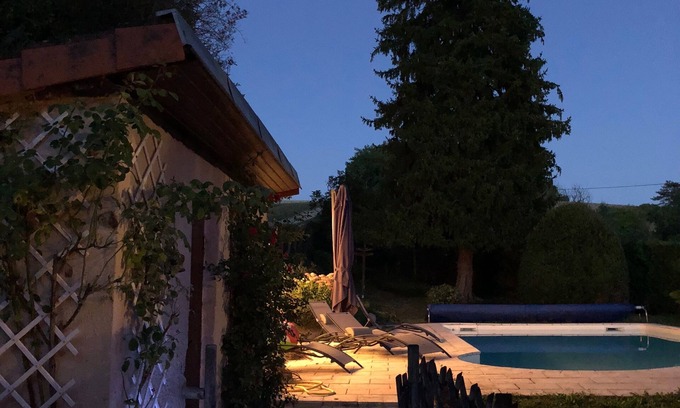 Mensignac Villa | Nice cottage with swiming pool in a typical Dordogne hamlet