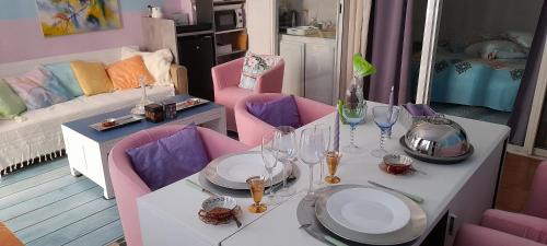 Gambetta Bed & Breakfast | NICE EXCEPTIONNEL 2 PIECES 40 m2 DANS GRAND APPARTEMENT D HOTE ATYPIQUE ORIGINAL 200 m mer PROMENADE DES ANGLAIS, PLAGES