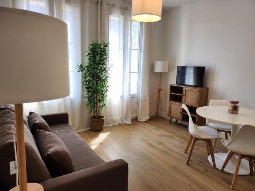 Saint-Roch Apartment | Nice Fac St Jean D'Angely