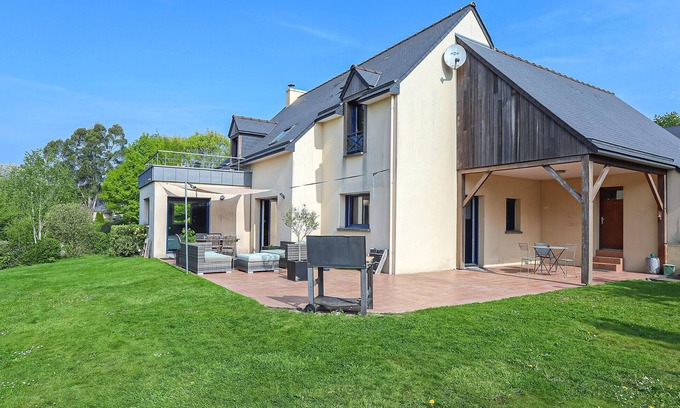 Montreuil-sous-Perouse House | Nice home in Montreuil-Sous-Pérouse