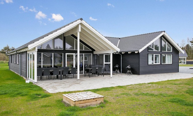 Blavand House | Nice home in Blåvand with kitchen