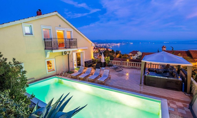 Bregi House | Nice home in Bregi with sauna