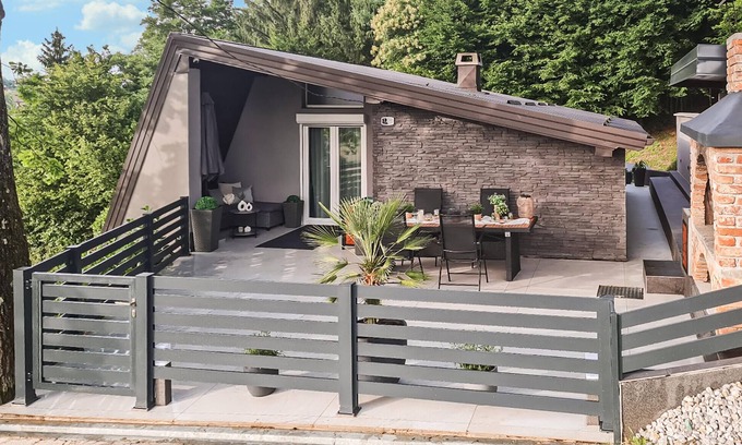 Karlovac House | Nice home in Karlovac with WiFi