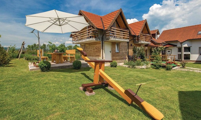 Licko Lesce House | Nice home in Licko Lesce with WiFi