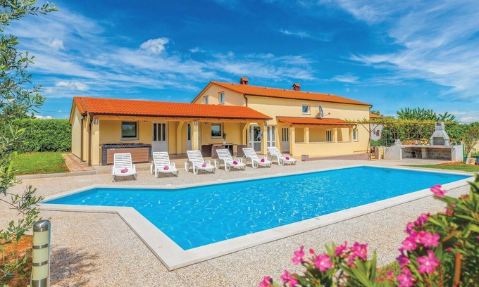 Loborika House | Nice home in Marcana with sauna