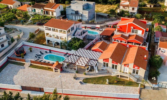 Turanj House | Nice home in Turanj with jacuzzi