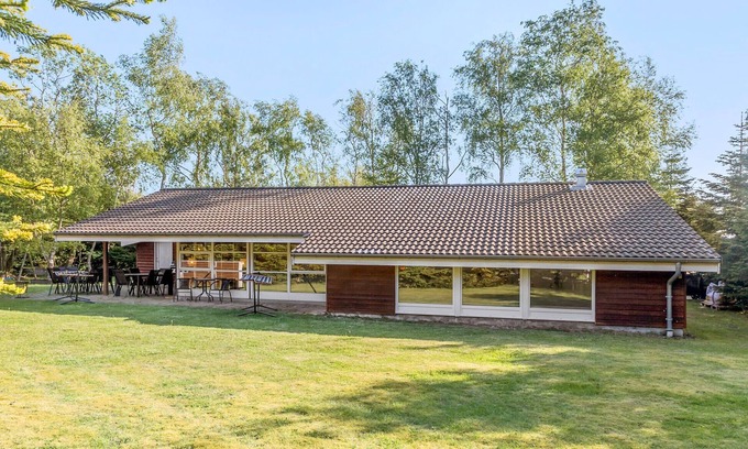 Marielyst House | Nice home in Væggerløse with sauna