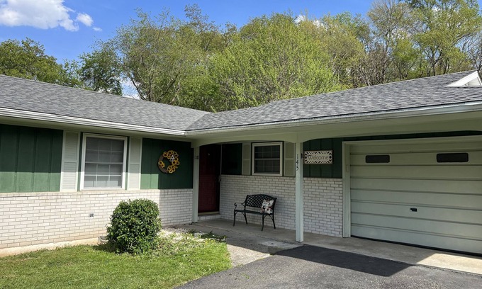 Tazewell House | Nice home under 3 min. to the Back of the Dragon Center & downtown Tazewell.