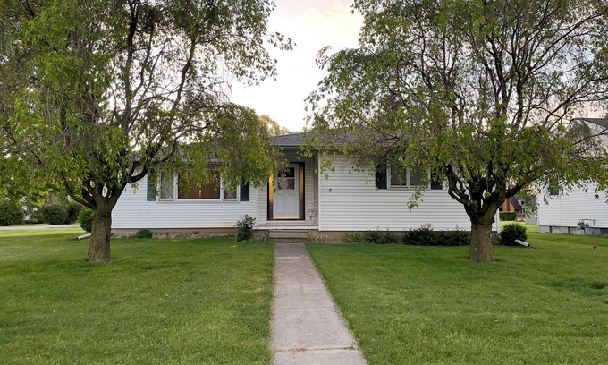 Oregon House | Nice Quiet House near Maumee Bay with Spacious Yard