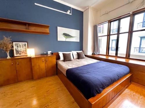 Old Quarter Apartment | Nice room located right next to the Old Quarter Căn phòng nhiều ánh sáng tại ngay gần phố đi bộ Hồ Gươm