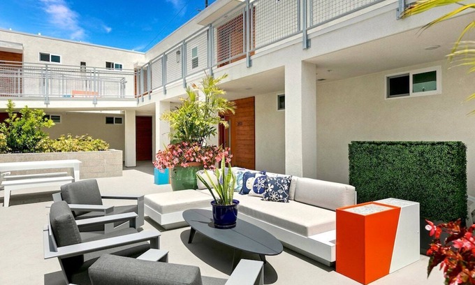 Point Loma Heights Apartment | Nicely appointed 2 bedroom apartment in a beautiful complex in Ocean Beach