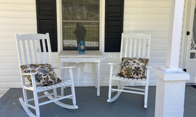 Lake Toxaway House | Nicely located, Cozy, PET Friendly cottage in beautiful Lake Toxaway, NC