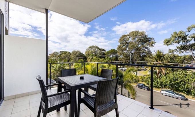 Urangan Apartment | Nicest 1 Bdrm Top Floor Unit Ocean Views Pool Spa Walk to Marina