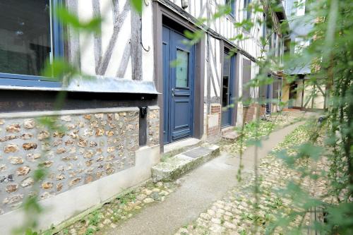 Pont-Audemer Apartment | Nid Normand building 1620 - 3 bedrooms - hyper center