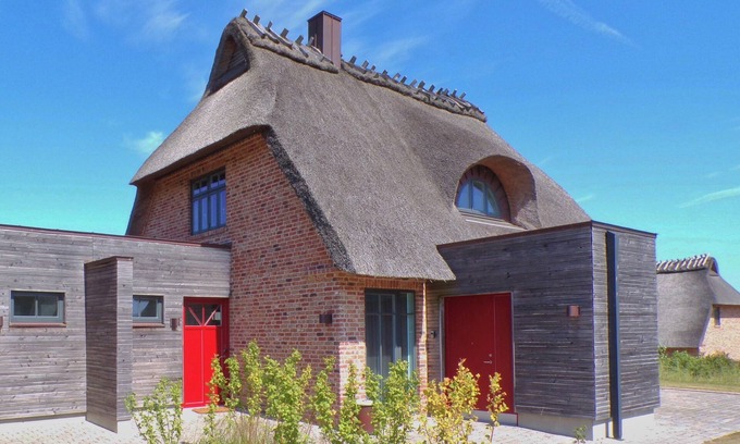 Nieby House | Niedermoor, das Reetdach Doppelhaus für 4-5 Personen mit Romantischem Birkblick