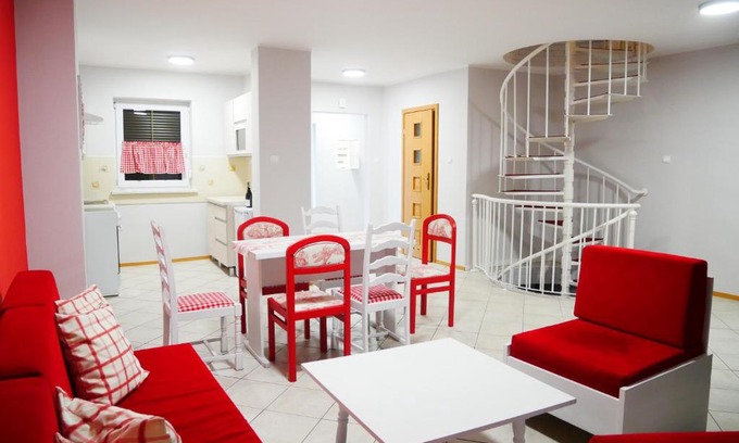 Zywiec House | Niewinne domki - Burgundia