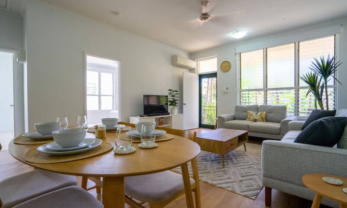 Nightcliff Apartment | Nightcliff Retreat: Stylish 2BR Apt Near Foreshore