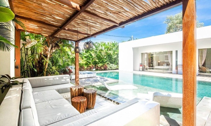 Berawa Cottage | Niko2 · Marvelous 5 Bedroom Villa Close to Finns