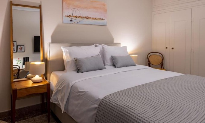 Aitoliko Apartment | Nima's house, traditional flat with lake view