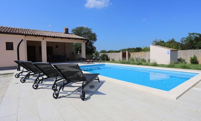 Loborika House | Nina with a heated pool