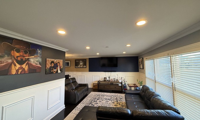 Forestview House | NJB Luxury Rentals in Hazel Crest, IL - Chicagoland - Shared Space in a House.