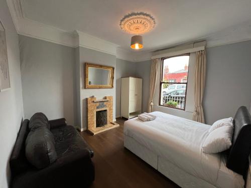 Broadstone Apartment | No 1 City Centre Location