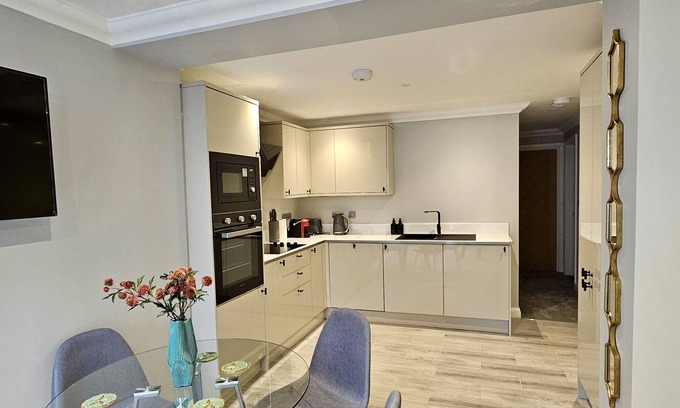 Whitchurch Apartment | No.2 The Philog by Switchback Stays