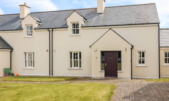 Dungarvan Cottage | NO. 3 AN SEANACHAI, family friendly in Dungarvan, County Waterford
