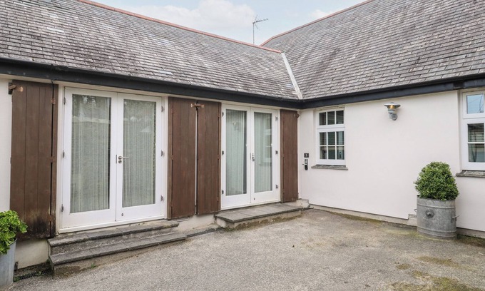 Crantock Cottage | NO 3 THE HINGES, pet friendly, country holiday cottage in Crantock