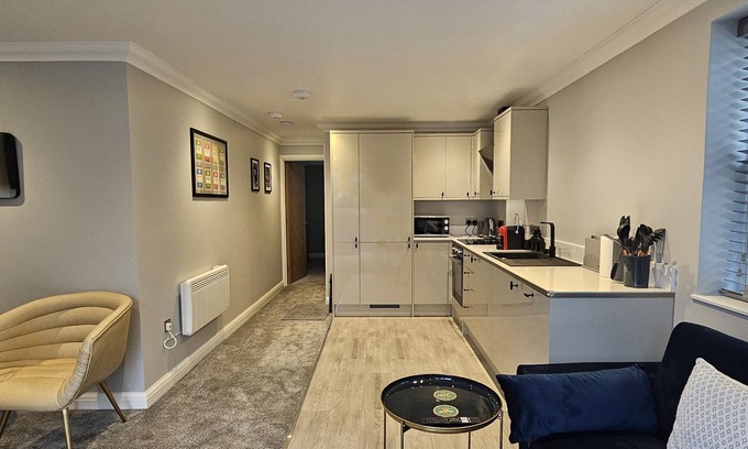 Whitchurch Apartment | No.3 The Philog by Switchback Stays