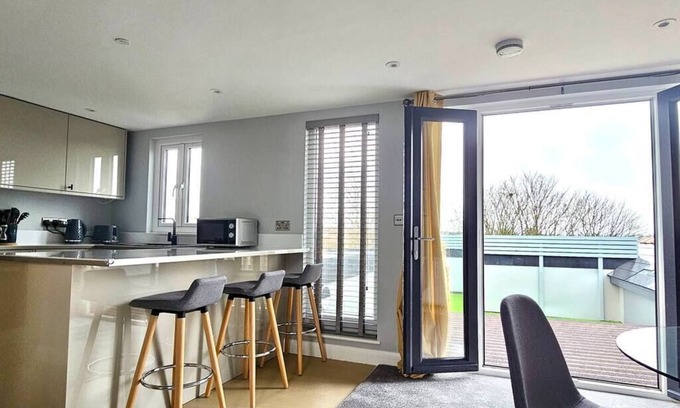 Whitchurch Apartment | No.4 - The Philog by Switchback Stays