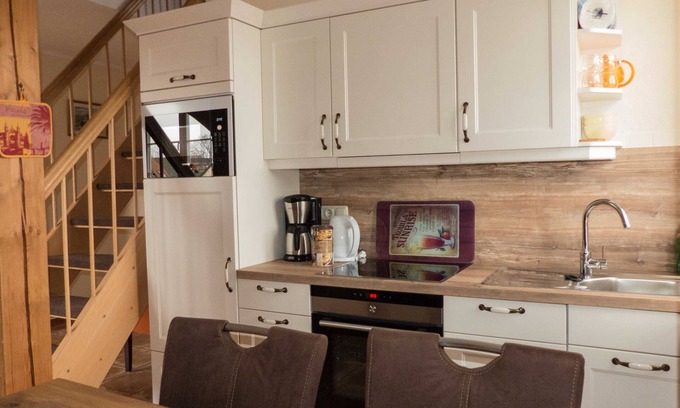 Middelhagen Apartment | No. 5 Holiday apartment - Holiday apartments in the country house on the dike with large garden