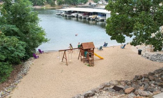 Osage Beach Condo | No Stairs, 2 Pools, Sand Beachn
