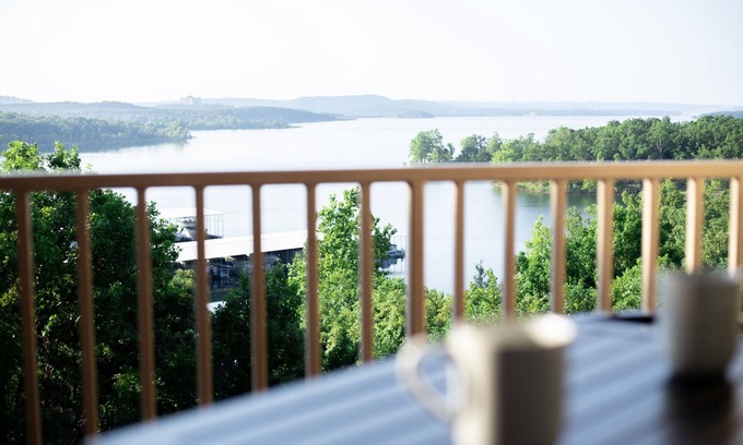 Indian Point Condo | NO STAIRS! AMAZING LAKE VIEW! Just two miles from Silver Dollar City!