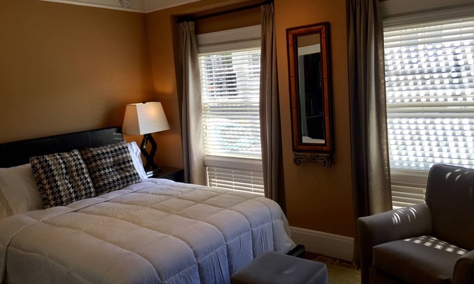 Chinatown Apartment | Nob Hill Jewel Box Studio