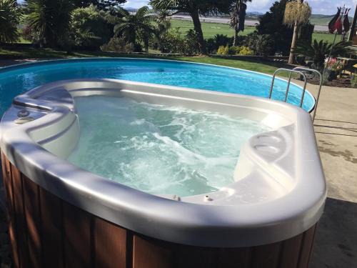 Te Kopuru Bed & Breakfast | Norfolk Gardens Bed and Breakfast