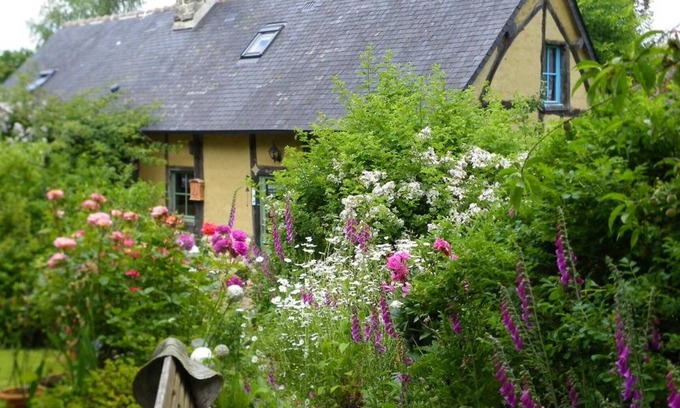 Sainte-Opportune Cottage | Norman House with Garden, Terrace and WIFI Included