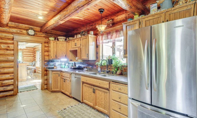 Casselton House | North Dakota Log Home w/Private Deck & Sauna!