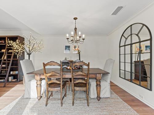 Far North Dallas House | North Dallas Retreat - 3 BR - Spacious Backyard