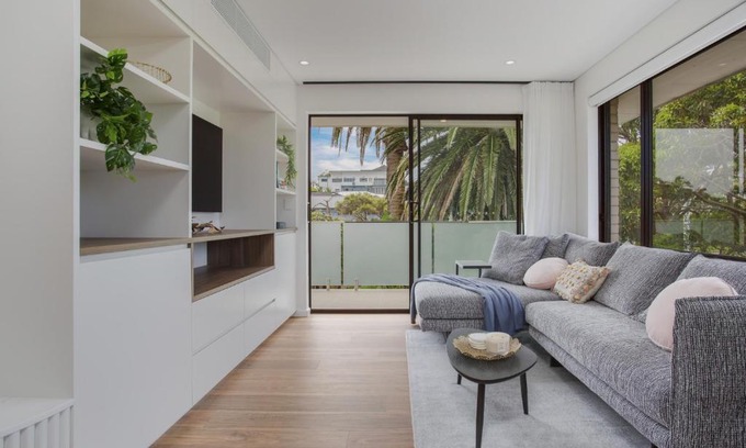 Freshwater Apartment | North-East Facing Modern 2-bed Apartment