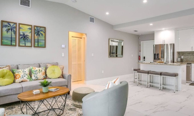 North Miami House | North Miami House ~ 7 Mi to Hard Rock Stadium