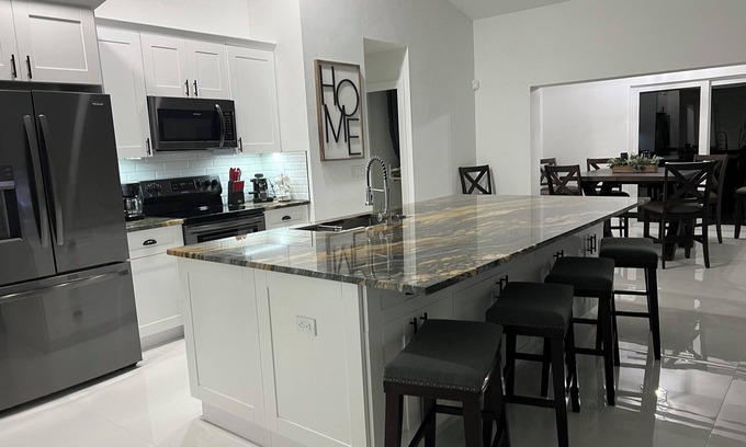 Willoughby Acres House | North Naples getaway w/Heated Pool. Pet friendly!