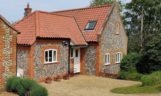 Walsingham House | North Norfolk detached cottage near Wells next the Sea. Private garden & parking