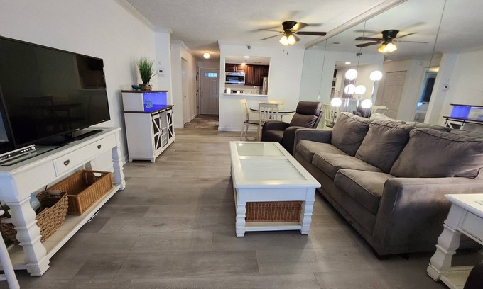 Traverse City Condo | North Shore Inn Traverse City - Unit 103