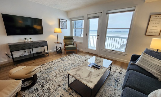 Traverse City Condo | North Shore Inn Traverse City - Unit 203