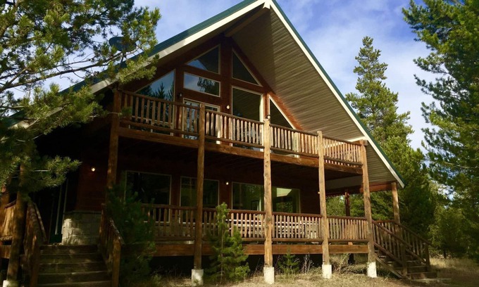 Island Park Cabin | North Star Lodge* Hot Tub, 7Br, 4Ba, Wifi, Satellite Tv, 30 Miles to Yellowstone
