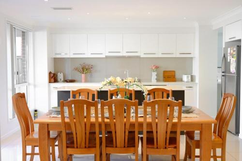 Jordan Springs House | North-West 5Br near Woolworths & Regatta Centre