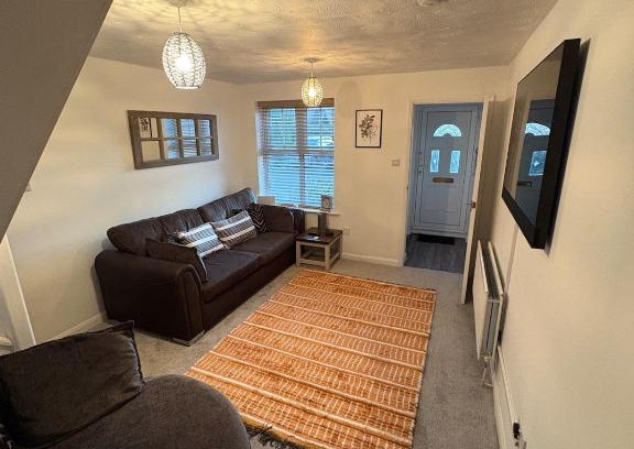 Earls Barton House | Northampton 2 King Bed SKY TV Driveway Earls Barton